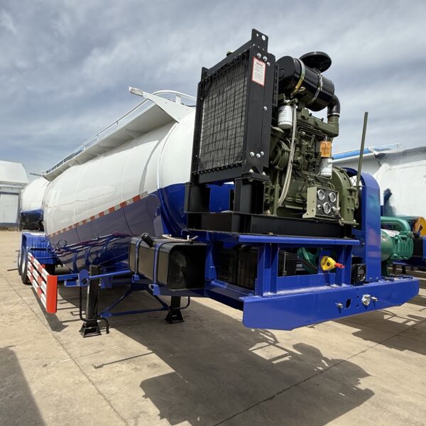 2-axis powder tanker truck - Image 3