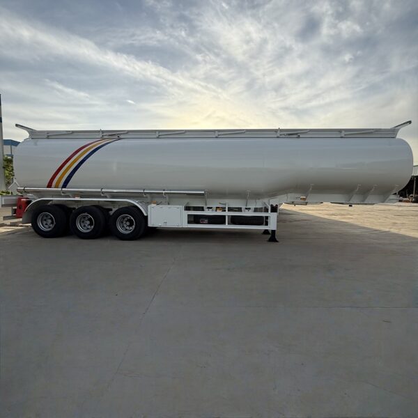 3-axis oil tanker truck - Image 2