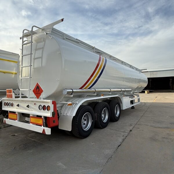 3-axis oil tanker truck - Image 4