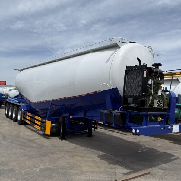 4-axis oil tanker truck - Image 2