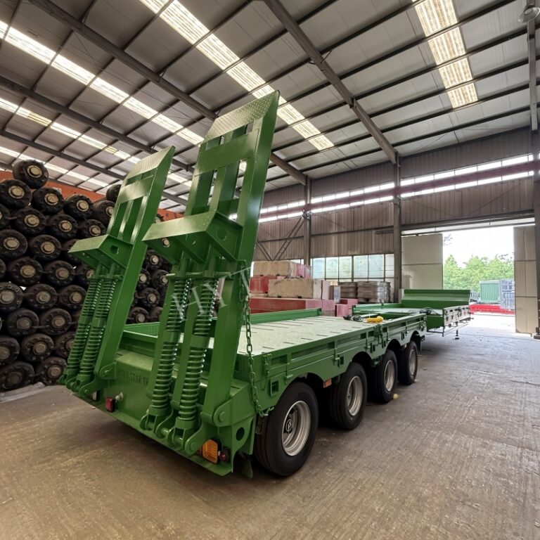 4轴绿色可抽拉低床半挂车