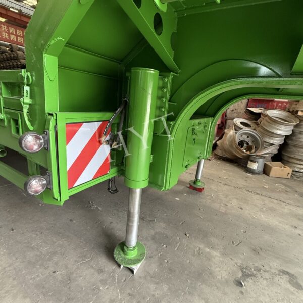 4-axis green pull-out low bed semi-trailer - Image 3