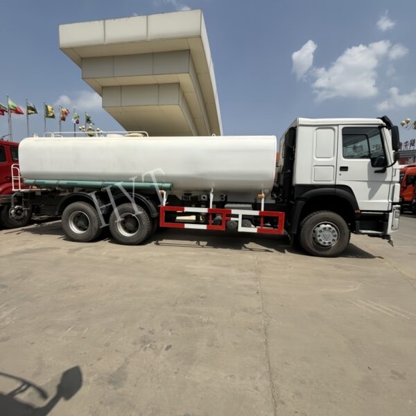 White 20 square oil tanker truck - Image 3