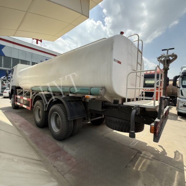 White 20 square oil tanker truck - Image 5
