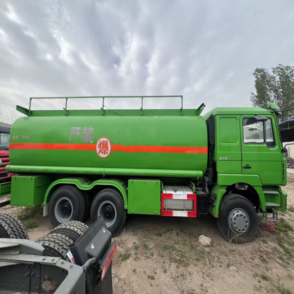 Green 2-axle oil tanker truck - Image 4
